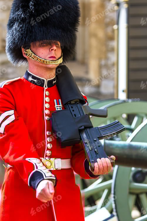 Preview: London - September 05 2019: Queen'S Guard Inside Of The Tower Of London, London September 05, 2019