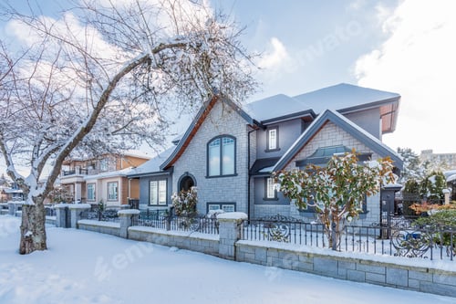 Preview: A Typical American House In Winter. Snow Covered.