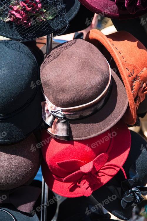 Vista previa: Display Of Artisian Crafted Hats At The Market
