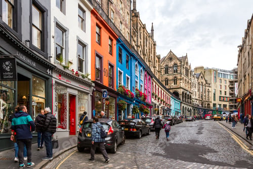 Preview: Edinburgh Scotland - September 13 2019: People Walking On The Sidewalks Of Old Town Edinburgh, Uk
