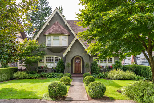 Preview: Houses In Suburb At Summer In The North America. Luxury Houses With Nice Landscape.