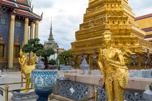 Preview: Bangkok, Thailand - Beautiful Statues At The Grand Palace In Bangkok