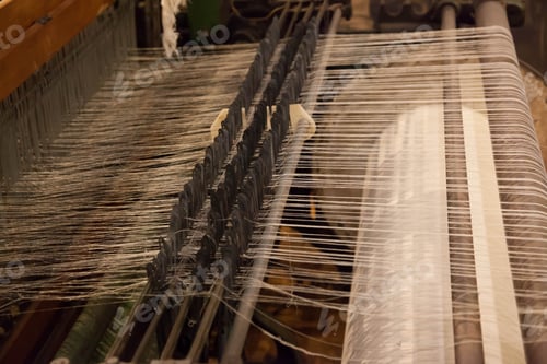 Preview: Loom With White Thread