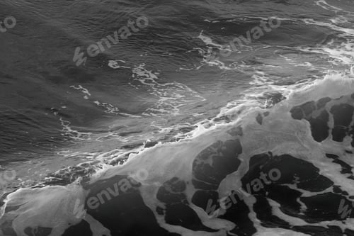 Preview: Ocean Waves In The Morning Light In Black And White