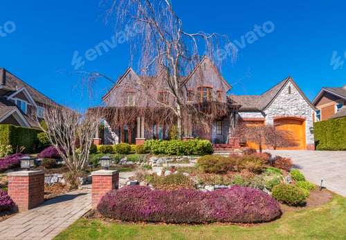 Preview: Houses In Suburb At Summer In The North America. Luxury Houses With Nice Landscape.