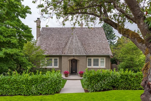 Preview: Houses In Suburb At Summer In The North America. Luxury Houses With Nice Landscape.