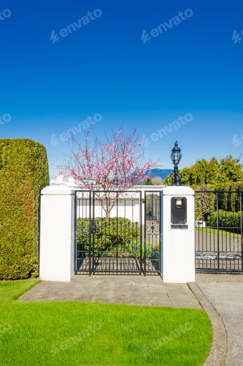 Preview: A Nice Entrance Of A Luxury House Over Blue Sky And Outdoor Landscape