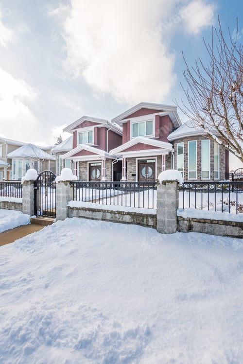 Preview: A Typical American House In Winter. Snow Covered.