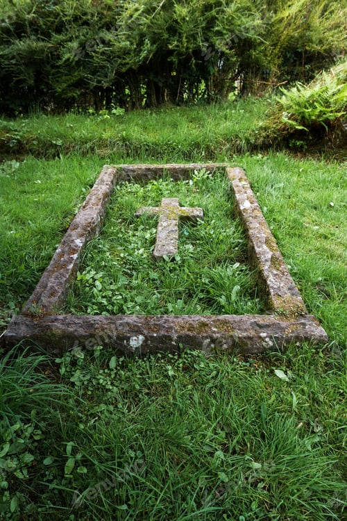Preview: Balquhidder, Scotland - September 17 2019: Close Up Fo A Grave With A Cross In The Local Cemetery