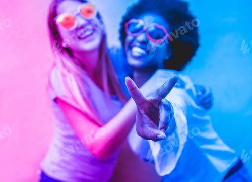 Preview: Happy Women Friends Making Party Outdoor - Trendy Girls With Sunglasses Having Fun Laughing