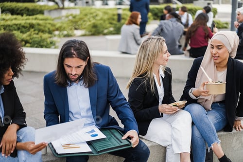 Preview: Multiethnic Business People Doing Lunch Break Outdoor From Office Building - Focus On Arabian Girl