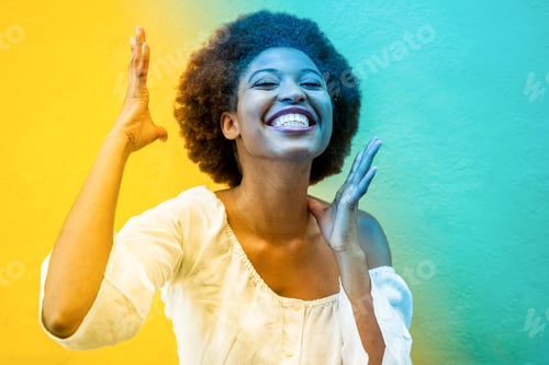 Preview: Millennial African Woman Smiling And Posing In Front Of Camera - Black Afro Girl Having Fun In