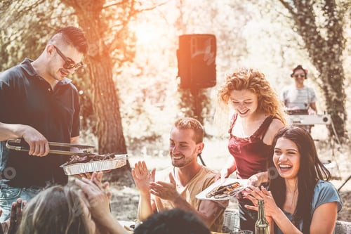 Preview: Happy Friends Eating And Drinking At Barbecue Party With Dj Lounge Set In Nature - Millennial