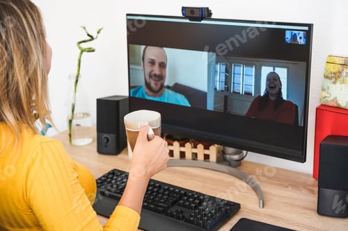 Preview: Young Woman Chatting With Friends Drinking Coffee And Laughing Together - Alternative Breakfast