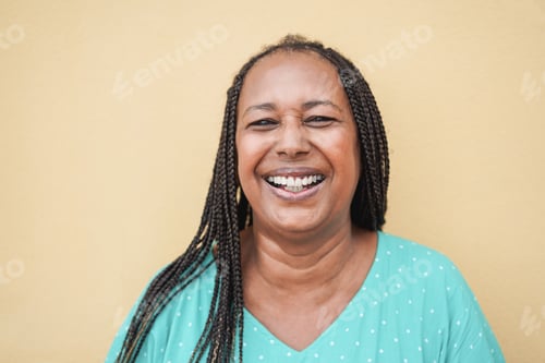 Preview: Portrait Of Happy Senior African Woman Looking At Camera - Focus On Face