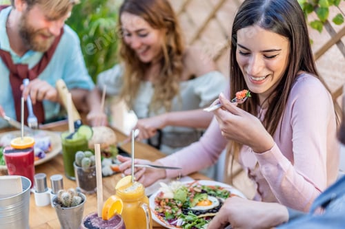 Preview: Young People Eating Brunch And Drinking Smoothie Bowl At Vintage Bar - Happy People Having A
