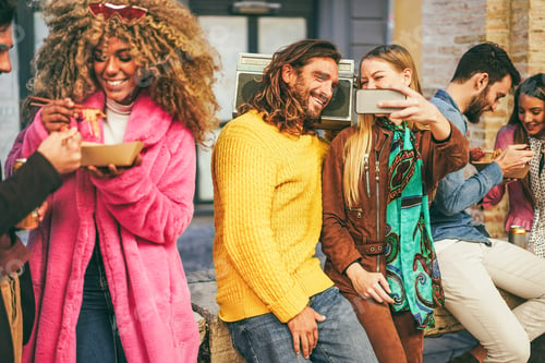 Preview: Multiracial Friends Doing Selfie With Mobile Phone Outside Food Truck Restaurant - Focus On Center