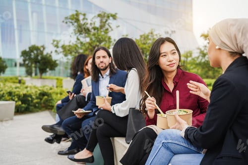 Preview: Business People Doing Lunch Break With Healthy Fast Food Outdoor From Office Building - Colleagues