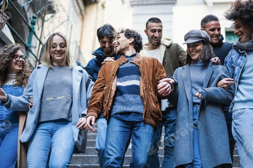Preview: Happy Diverse Friends Having Fun Walking Around The City - Soft Focus On Blond Girl Face