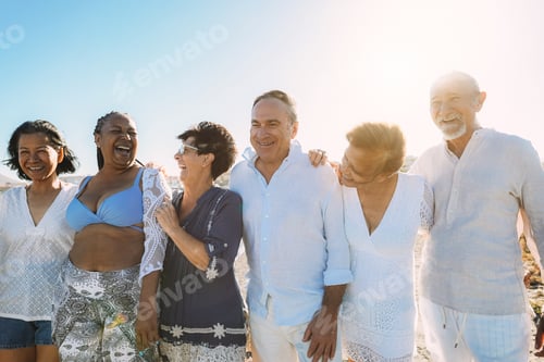 Preview: Happy Senior People Having Fun Walking On The Beach At Sunset Wearing Summer Clothes - Joyful