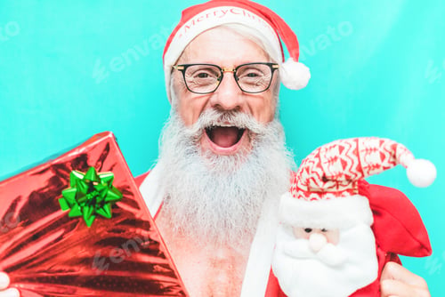 Preview: Happy Fashion Santa Claus With Gift Box Holding Christmas Man Puppet - Happy Senior Man With Winter