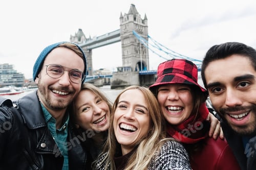Preview: Happy Friends Having Fun Taking Selfie With Mobile Phone In London With Tower Bridge In Background
