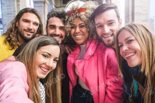 Preview: Happy Trendy People Making Story App With Smartphone Camera - Young Fashion People Having Fun With