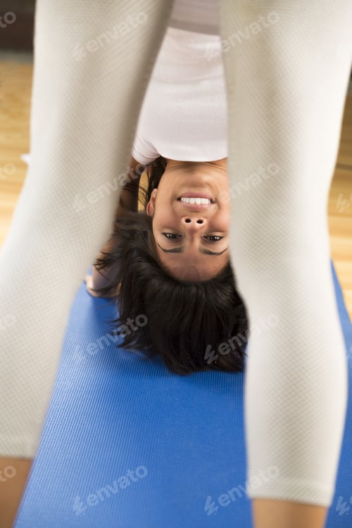 Preview: Portrait Of Attractive Woman Exercising In A Fitness Center