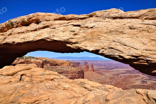 Preview: Mesa Arch Framing The Beautiful Red Rock Canyon Landscape Below, Canyonlands National Park, Utah