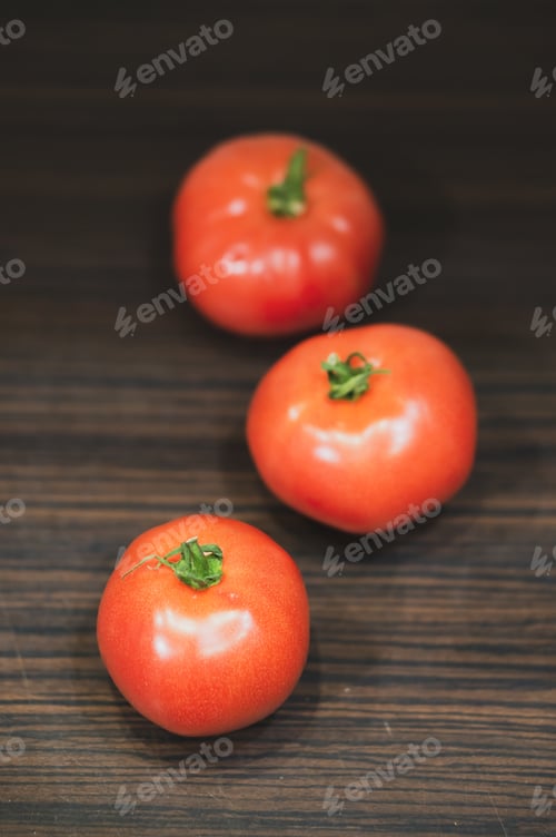 Preview: Ripe Red Tomatoes Displayed on Wood Surface