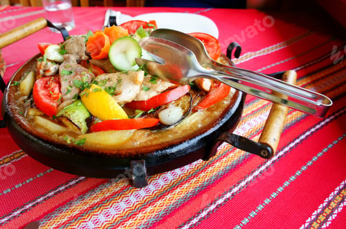Preview: A Pan With Vegetable Chicken Salad