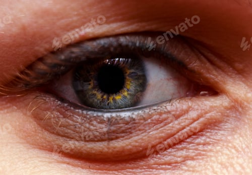Vista previa: Close Up On Face Of Caucasian Woman With Clear Eyes