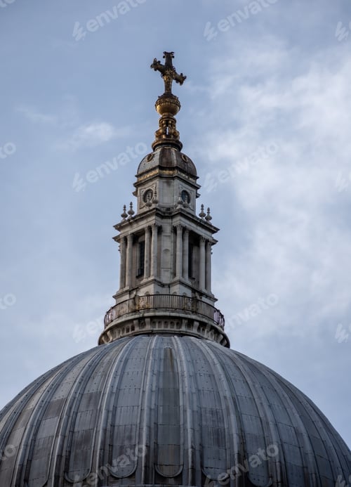 Preview: A Vertical Shot Of The St. Paul'S Cathedral Dome In London, Uk