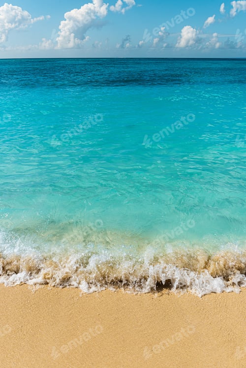 Preview: A Scenery Of Ocean Waves Moving Towards The Shore