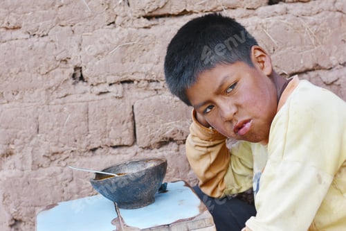 Vista previa: Hungry Native American Boy.