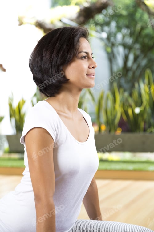 Preview: Portrait Of Attractive Woman Exercising In A Fitness Center