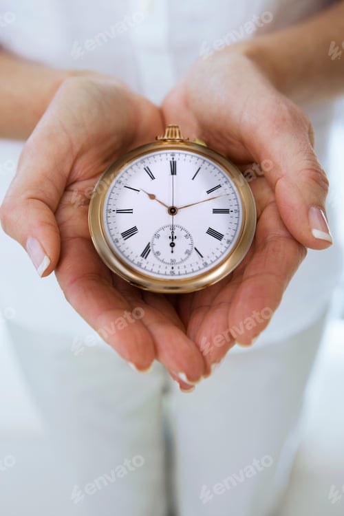 Preview: Close-Up Shot Of Woman'S Hand Holding Vintage Style Pocket Watch In Her Palms.
