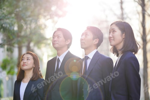 Preview: 4 Business Men And Women