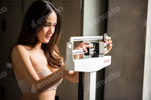 Preview: Sexy Sporty Woman With Exercise Equipment In The Gym