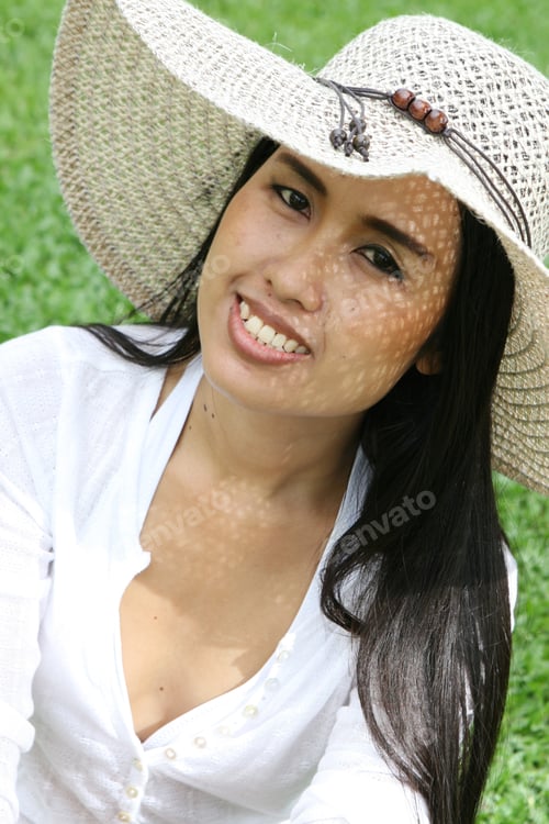 Preview: Portrait Of A Beautiful Asian Woman At The Park.
