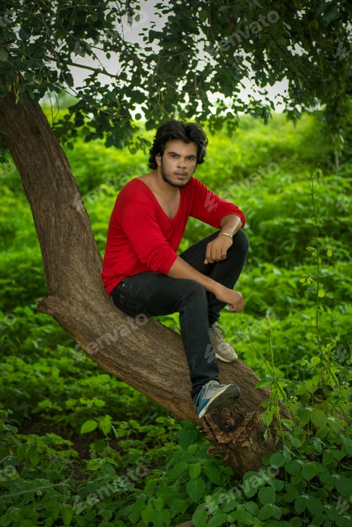 Preview: Handsome Fashion Young Man Posing Outdoors