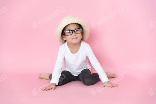 Preview: Asian Children Wearing Hats And Glasses Playing