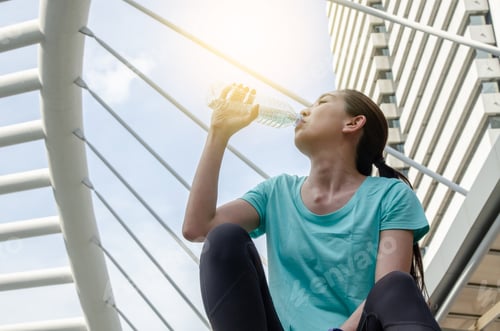 Preview: Beautiful Fitness Athlete Asian Woman Drinking Water After Exercise.