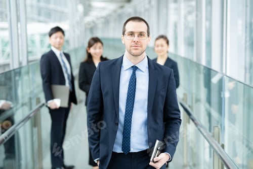 Visualização: Empresário e sua equipe de negócios