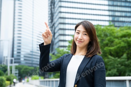 Preview: Japanese Business Woman In Tokyo