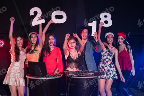 Preview: One Night In The Entertainment Venue, People Are Celebrating The Party.