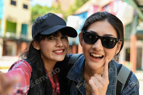 Preview: Beautiful Girls Are Traveling Abroad With Fun.