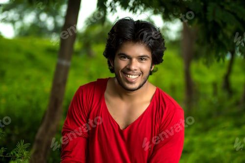 Preview: Handsome Fashion Young Man Posing Outdoors