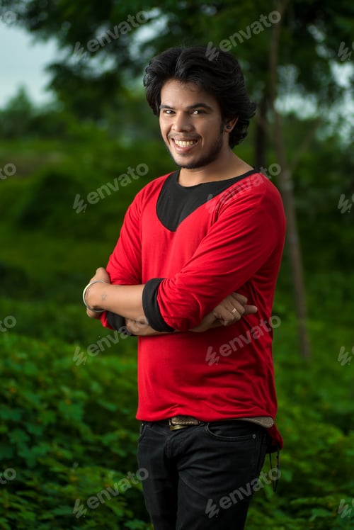 Preview: Handsome Fashion Young Man Posing Outdoors