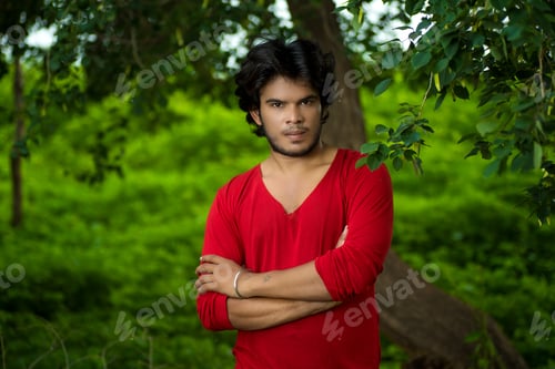 Preview: Handsome Fashion Young Man Posing Outdoors
